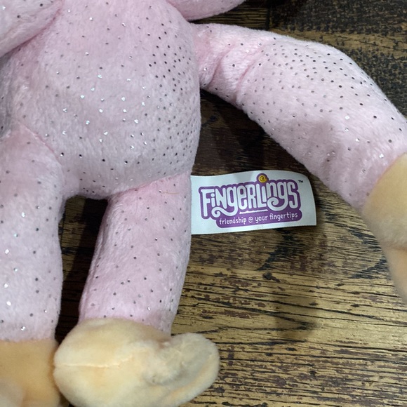 Fingerlings Monkey Pink with Sparkles - Picture 4 of 8